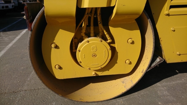 รถบด 4 ตัน หน้าเหล็กหลังยาง Komatsu JV40CW-5EO นำเข้าจากต่างประเทศ โทร 089-7945153 ใหม่ค่ะ