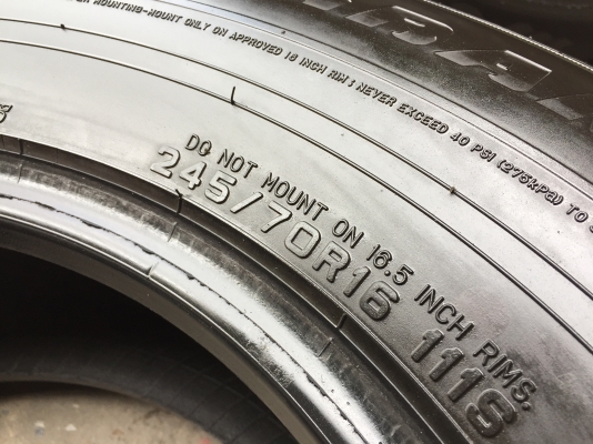 ยาง DUNLOP 245-70-16 ปี 16 ครบชุด 4 เส้น 6500 สภาพสวยๆไม่บวมไม่กินข้าง ดอกยางเหลือเยอะเอาไปวิ่งกันใด ยาง DUNLOP 245-70-16 ปี 16 ครบชุด 4 เส้น 6500 สภาพสวยๆไม่บวมไม่กินข้าง ดอกยางเหลือเยอะเอาไปวิ่งกันใด