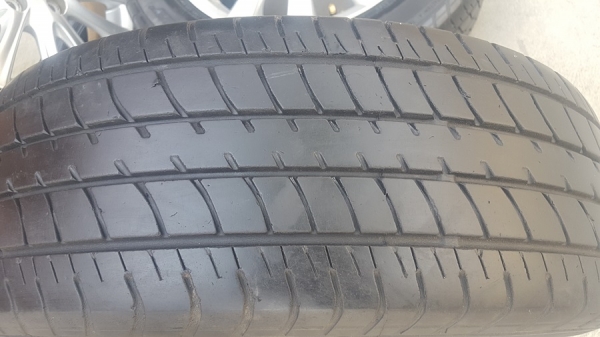 ขายล้อTOYOTA VIOS 12ก้าน  ยาง185/60/15 ปี15   4 ล้อ