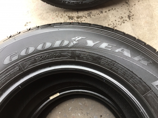 ยาง Goodyear 215-70-15 ปี 17 ครบชุด 4 เส้น 6900 สวยๆไม่มีปะไม่บวมไม่กินข้างดอกยางเหลือเยอะเอาไปวิ่งกันใด้อีกยาวค่ะ ยาง Goodyear 215-70-15 ปี 17 ครบชุด 4 เส้น 6900 สวยๆไม่มีปะไม่บวมไม่กินข้างดอกยางเหลือเยอะเอาไปวิ่งกันใด้อีกยาวค่ะ