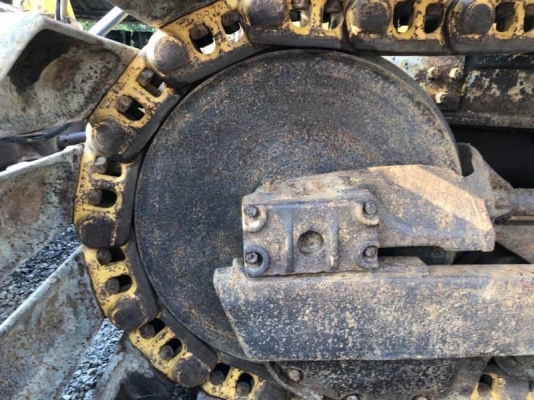 ขายรถแทรคเตอร์ 765,000 เก่านอก 6,058 ชม CATTERPILAR D5D เครื่อง 44V ดี เกียร์ตัดแรง  ปั้มแรง โช่ใหม่ แผ่นตีนเป็ดสวย เอกสารเล่มทะเบียนภาษีไม่ขาด  รถอยู่ นครปฐม   โทร 0610710295