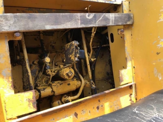 ขายรถแทรคเตอร์ 765,000 เก่านอก 6,058 ชม CATTERPILAR D5D เครื่อง 44V ดี เกียร์ตัดแรง  ปั้มแรง โช่ใหม่ แผ่นตีนเป็ดสวย เอกสารเล่มทะเบียนภาษีไม่ขาด  รถอยู่ นครปฐม   โทร 0610710295