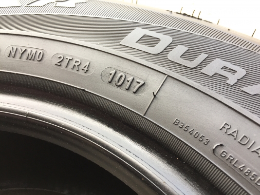 ยาง Goodyear 215-70-15 ปี 17 2 เส้น 2200  สวยๆไม่มีปะไม่บวมไม่กินข้างดอกยางเหลือเยอะเอาไปวิ่งกันใด้อีกยาวค่ะ
