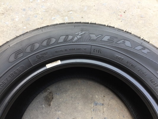 ยาง Goodyear 215-70-15 ปี 17 2 เส้น 2200  สวยๆไม่มีปะไม่บวมไม่กินข้างดอกยางเหลือเยอะเอาไปวิ่งกันใด้อีกยาวค่ะ