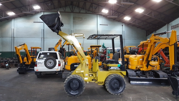 ขาย รถตัก MITSUBISHI รุ่น WS200A มือสองญี่ปุ่น  ตักได้ ครึ่งคิว สองเพลา เอวออ่อน  เกียร์ทอร์ค เครื่องดีเซล 3สูบ สวยพร้อมใช้งาน มือถือ 0818753444