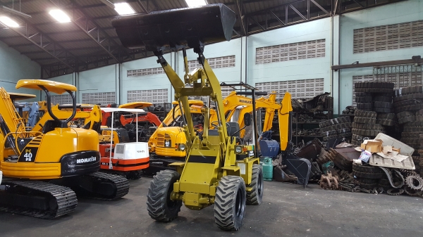 ขาย รถตัก MITSUBISHI รุ่น WS200A มือสองญี่ปุ่น  ตักได้ ครึ่งคิว สองเพลา เอวออ่อน  เกียร์ทอร์ค เครื่องดีเซล 3สูบ สวยพร้อมใช้งาน มือถือ 0818753444