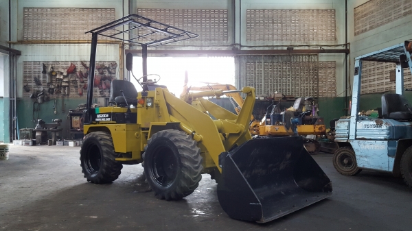 ขาย รถตัก MITSUBISHI รุ่น WS200A มือสองญี่ปุ่น  ตักได้ ครึ่งคิว สองเพลา เอวออ่อน  เกียร์ทอร์ค เครื่องดีเซล 3สูบ สวยพร้อมใช้งาน มือถือ 0818753444