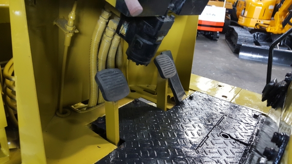 ขาย รถตัก MITSUBISHI รุ่น WS200A มือสองญี่ปุ่น  ตักได้ ครึ่งคิว สองเพลา เอวออ่อน  เกียร์ทอร์ค เครื่องดีเซล 3สูบ สวยพร้อมใช้งาน มือถือ 0818753444