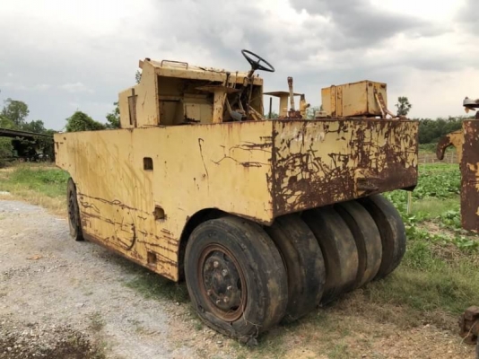 มี 2 ขายคันละ 395,000 รถบด 9 ล้อยาง SAKAI TS9 เครื่องดี เกียร์แรง สภาพพร้อมใช้ เอกสารเล่มทะเบียน  รถอยู่  นครปฐม โทร 0610710295