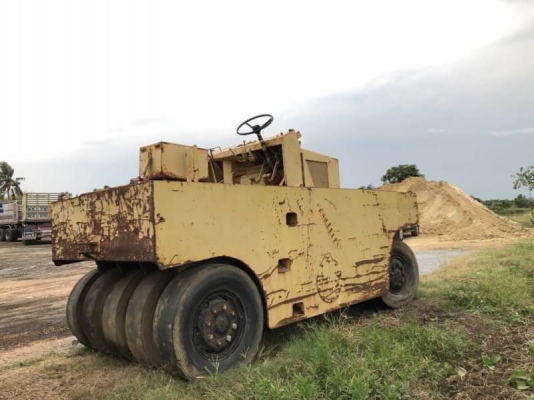 มี 2 ขายคันละ 395,000 รถบด 9 ล้อยาง SAKAI TS9 เครื่องดี เกียร์แรง สภาพพร้อมใช้ เอกสารเล่มทะเบียน  รถอยู่  นครปฐม โทร 0610710295