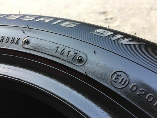 ยาง DUNLOP 205-55-16 ปี 17 ครบชุด 4 เส้น 4900 สภาพสวยๆไม่บวมไม่กินข้าง ดอกยางเหลือเยอะเอาไปวิ่งกันใด ยาง DUNLOP 205-55-16 ปี 17 ครบชุด 4 เส้น 4900 สภาพสวยๆไม่บวมไม่กินข้าง ดอกยางเหลือเยอะเอาไปวิ่งกันใด
