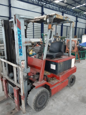 โฟคลิฟท์4.5 ตันโตโยต้ารุ่น 5 ราคา 280,000 บาทรถโฟคลิฟท์ไฟฟ้า 2.5 ตันแบตดีราคา 160,000 บาท