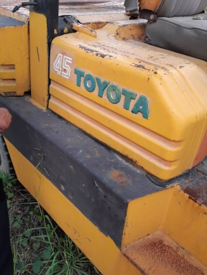 โฟคลิฟท์4.5 ตันโตโยต้ารุ่น 5 ราคา 280,000 บาทรถโฟคลิฟท์ไฟฟ้า 2.5 ตันแบตดีราคา 160,000 บาท