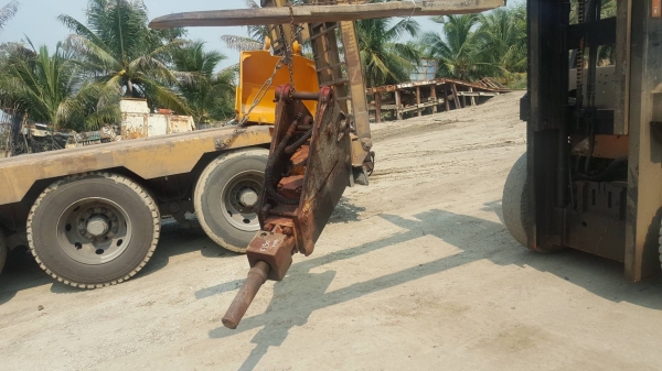 ขายหัวเจาะ สำหรับไซร์ รถขุด 40-50 สำหรับรถขุดเล็ก  ซอกแขนกว้าง 18.5 cm สลัก  45 มิล เก่านอกยังไม่เคยใช้งานในไทย สนใจดูสินค้าสอบถาม 089-2619445