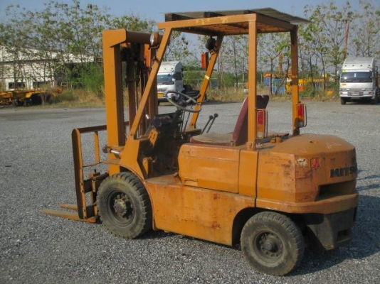 ขายรถยก ขนาด  2.5 ตัน เชื้อเพลิงดีเซล  ยี่ห้อ MITSUBISHI รุ่น  FD25 เก่านอกใช้งานได้ดีขายราคาถูกสนใจดูสินค้า 089-2619445