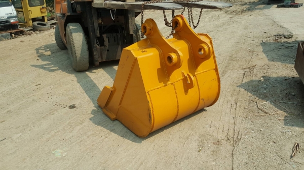 ขายด่วนบุ้งกี๋***ใหม่ของใหม่**ใช้สำหรับรขุด100-120  สลัก65มิล/ปากกว้าง36 นิ้ว สนใจดูสินค้า 089-2619445