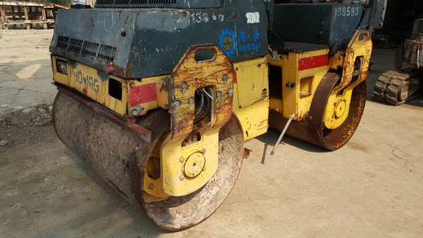 ขายถูก รถบด สั่นสะเทือน  หน้าเหล็ก/หลังเหล็ก เครื่อง F3L  ยี่ห้อ BOMAG ใช้งานได้จริง สนใจทดลองรถได้ติดต่อ 089-2619445