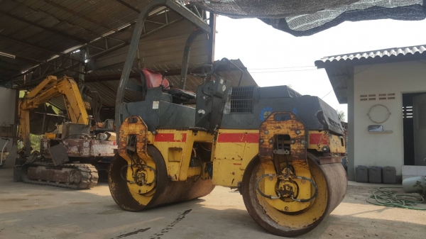 ขายถูก รถบด สั่นสะเทือน  หน้าเหล็ก/หลังเหล็ก เครื่อง F3L  ยี่ห้อ BOMAG ใช้งานได้จริง สนใจทดลองรถได้ติดต่อ 089-2619445