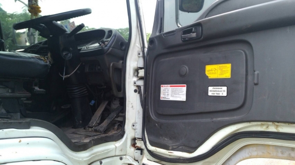 ขาย10ล้อหัวลากisuzuเดก้าเครื่อง320เเรง ขาย10ล้อหัวลากisuzuเดก้าเครื่อง320เเรง