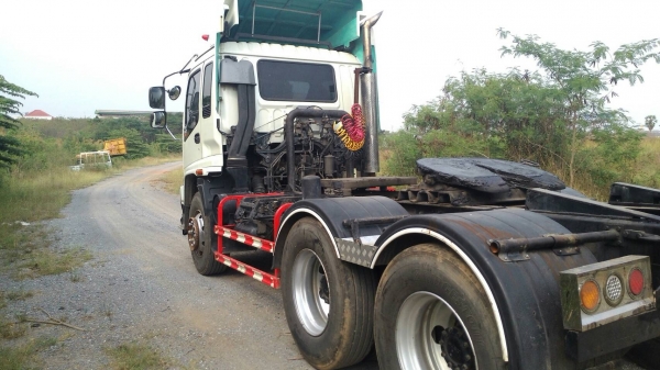 ขาย10ล้อหัวลากisuzuเดก้าเครื่อง320เเรง