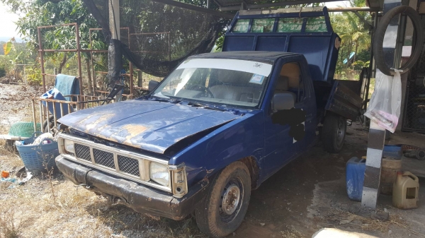 ขายแพ็คคู่ ไม่แยกขาย รถกระบะดั้ม NISSAN ปี 35 และรถตัก KOMATSU SD20-3 รถใช้งานได้ทั้งสองคันครับ