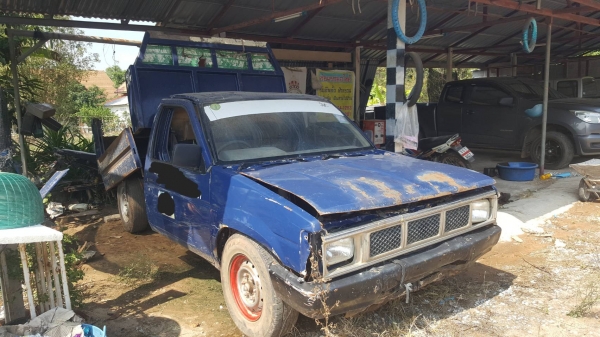 ขายแพ็คคู่ ไม่แยกขาย รถกระบะดั้ม NISSAN ปี 35 และรถตัก KOMATSU SD20-3 รถใช้งานได้ทั้งสองคันครับ