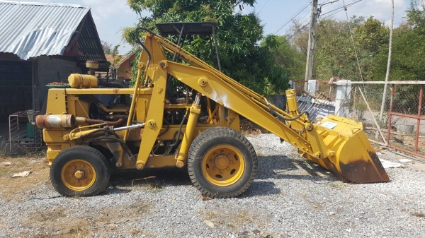 ขายแพ็คคู่ ไม่แยกขาย รถกระบะดั้ม NISSAN ปี 35 และรถตัก KOMATSU SD20-3 รถใช้งานได้ทั้งสองคันครับ