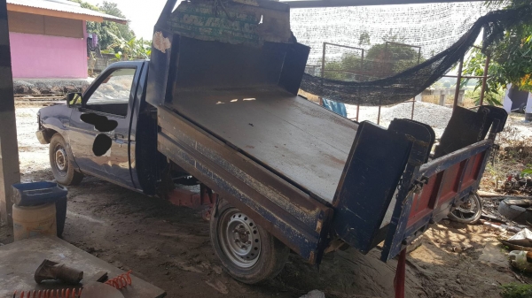 ขายแพ็คคู่ ไม่แยกขาย รถกระบะดั้ม NISSAN ปี 35 และรถตัก KOMATSU SD20-3 รถใช้งานได้ทั้งสองคันครับ