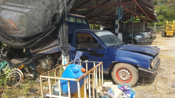 ขายแพ็คคู่ ไม่แยกขาย รถกระบะดั้ม NISSAN ปี 35 และรถตัก KOMATSU SD20-3 รถใช้งานได้ทั้งสองคันครับ