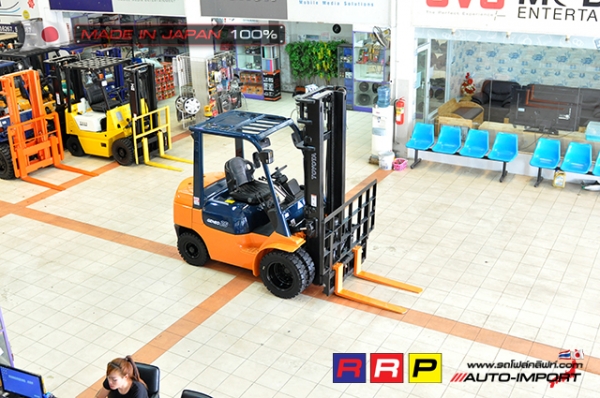 ขายรถโฟล์คลิฟท์มือสอง TOYOTA รุ่น 7FD25-12402 นำเข้าจากประเทศญี่ปุ่น 100\% ไม่เคยใช้งานในไทย