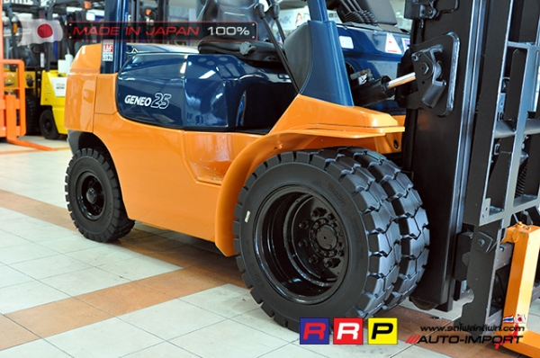 ขายรถโฟล์คลิฟท์มือสอง TOYOTA รุ่น 7FD25-12402 นำเข้าจากประเทศญี่ปุ่น 100\% ไม่เคยใช้งานในไทย