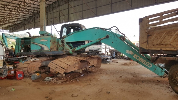 ขายตามสภาพ แบคโฮ KOBELCO SK200-8 YN12 SUPER รถปี 57 เครื่องดี ปั้มดี ไฟฟ้าครบ ตัวเดินขาด 1 ข้าง เล่มทะเบียนครบ