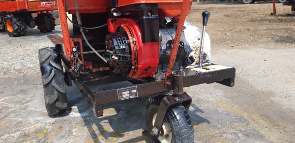 เครื่องย่อยกิ่งไม้ เดินหน้าถอยหลังได้  สอบถามได้ต่อรองได้ขายได้ขาย