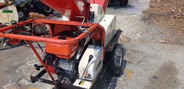 เครื่องย่อยกิ่งไม้ เดินหน้าถอยหลังได้  สอบถามได้ต่อรองได้ขายได้ขาย