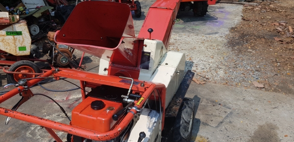 เครื่องย่อยกิ่งไม้ เดินหน้าถอยหลังได้  สอบถามได้ต่อรองได้ขายได้ขาย