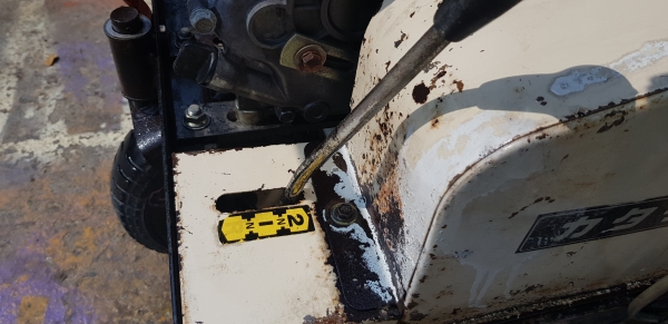 เครื่องย่อยกิ่งไม้ เดินหน้าถอยหลังได้  สอบถามได้ต่อรองได้ขายได้ขาย