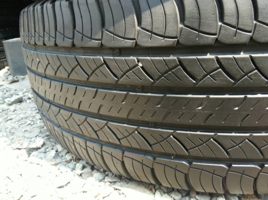 ขายยาง 265/60R18 มิชลิน ปลายปี16 ดอกยางหนาสดเท่ากันไม่ร้าวไม่กินข้างไม่มีปะ ใช้งานน้อยมาก สภาพ90\% ชุดละ 6900 บาท