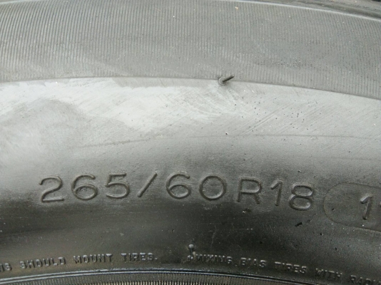 ขายยาง 265/60R18 มิชลิน ปลายปี16 ดอกยางหนาสดเท่ากันไม่ร้าวไม่กินข้างไม่มีปะ ใช้งานน้อยมาก สภาพ90\% ชุดละ 6900 บาท