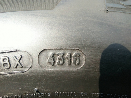 ขายยาง 265/60R18 มิชลิน ปลายปี16 ดอกยางหนาสดเท่ากันไม่ร้าวไม่กินข้างไม่มีปะ ใช้งานน้อยมาก สภาพ90\% ชุดละ 6900 บาท