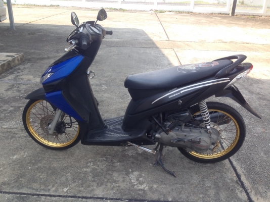 Honda click รถบ้านเครื่องเดิม Honda click รถบ้านเครื่องเดิม