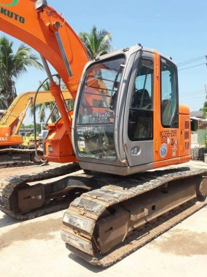 ขายจ้า..HITACHI ZX135US ปี 2006  เก่านอกแท้  เครื่องปั๊มแห้ง  สภาพสวย พร้อมใช้  โทร 089-3818694  ดวงนภา
