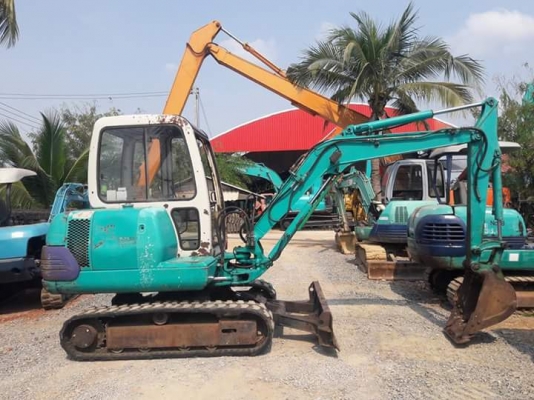 ขายจ้า..KOMATSU PC30-7  เก่านอกแท้  เดิมๆๆ  2,XXX  ชั่วโมง  สภาพสวย พร้อมใช้  โทร  089-3818694  ดวงนภา