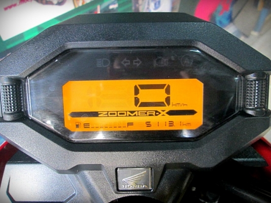 (ผ่อนได้) Zoomer x 2016 สีแดง ตัวใหม่ idling Stop เครื่องเดิมๆสีสวยเลยครับ 38900