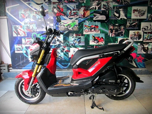 (ผ่อนได้) Zoomer x 2016 สีแดง ตัวใหม่ idling Stop เครื่องเดิมๆสีสวยเลยครับ 38900