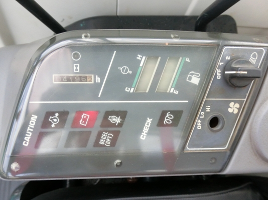 KOMATSU 40-7 ขนาดPC-40 <มีVDOให้ชม>รถเก่านอกมีเอกสารอินวอย☎️ติดต่อ 085-5632278 <ราคาต่อรองได้>