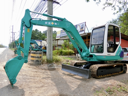 KOMATSU 40-7 ขนาดPC-40 <มีVDOให้ชม>รถเก่านอกมีเอกสารอินวอย☎️ติดต่อ 085-5632278 <ราคาต่อรองได้>