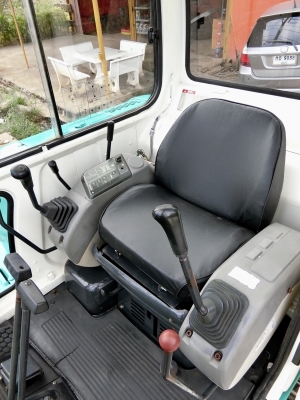 KOMATSU 40-7 ขนาดPC-40 <มีVDOให้ชม>รถเก่านอกมีเอกสารอินวอย☎️ติดต่อ 085-5632278 <ราคาต่อรองได้>