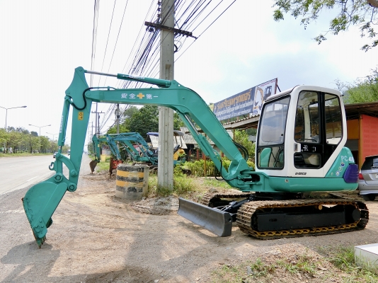 KOMATSU 40-7 ขนาดPC-40 <มีVDOให้ชม>รถเก่านอกมีเอกสารอินวอย☎️ติดต่อ 085-5632278 <ราคาต่อรองได้>