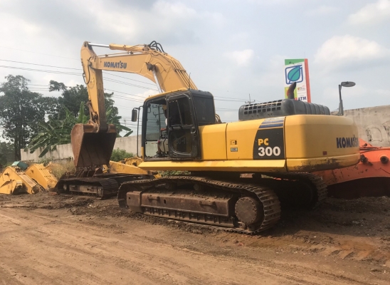 ขายด่วน!! Komatsu PC300-8 สภาพสวยๆค่ะ