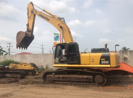 ขายด่วน!! Komatsu PC300-8 สภาพสวยๆค่ะ